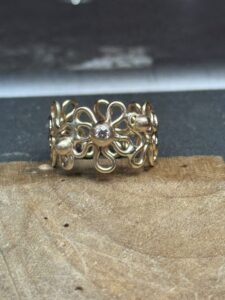 Flower power ring