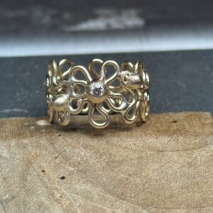 Flower power ring